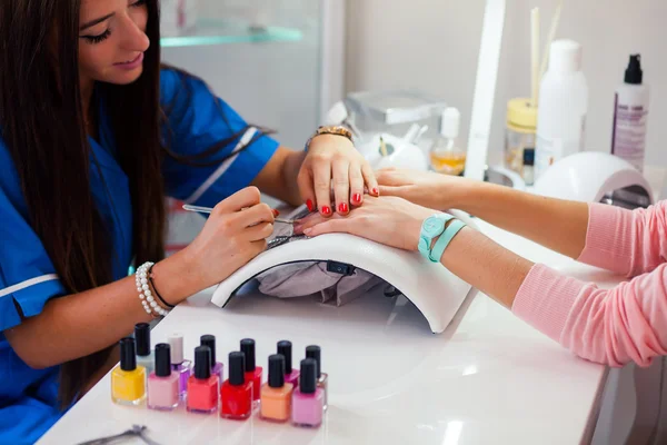 Funciones de un manicurista profesional: Lo que necesitas saber